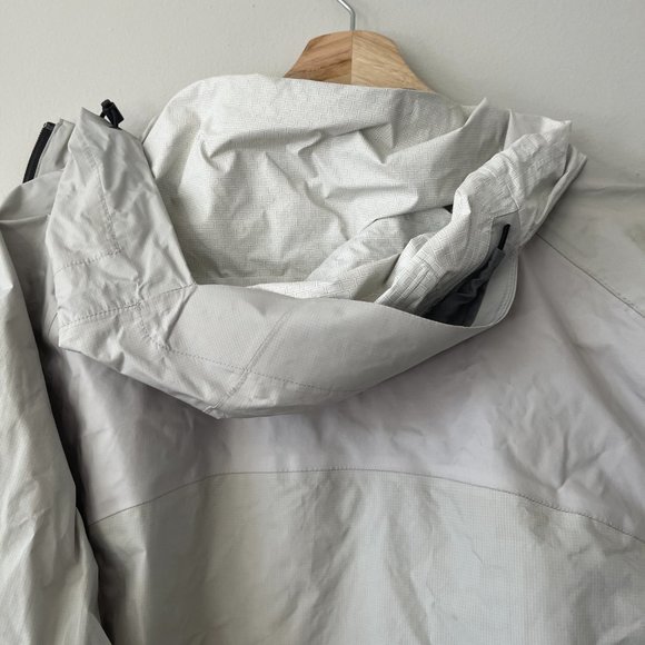 Patagonia Waterproof Shell - Picture 2 of 12